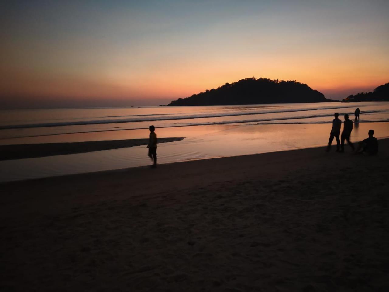 Cafe Blue Luxury tent Palolem